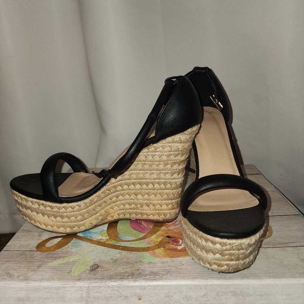 Black wedges
